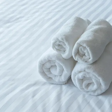 Holiday Inn Express & Suites Corona By Ihg Room photo