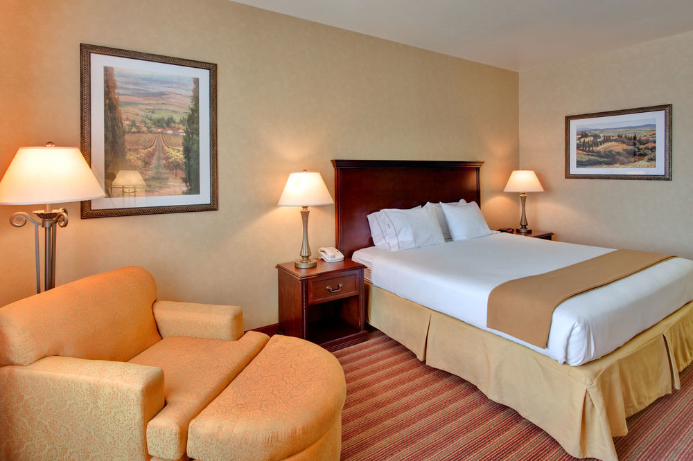 Express & By Ihg 2*