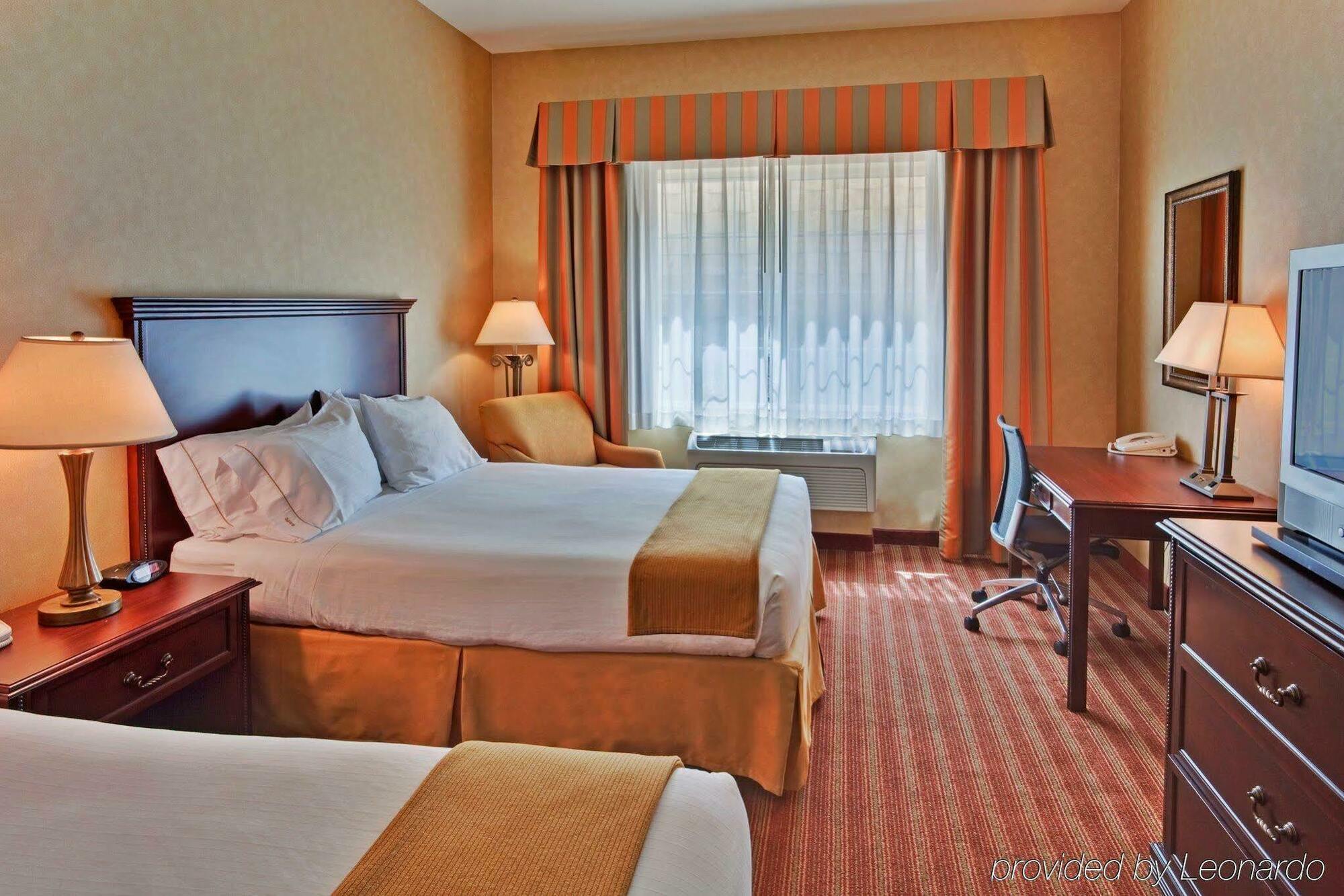 Express & By Ihg Hotel Corona